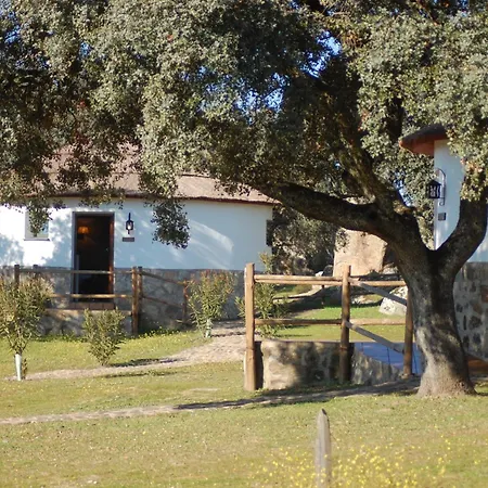 Chozos De La Roca * La Roca de la Sierra